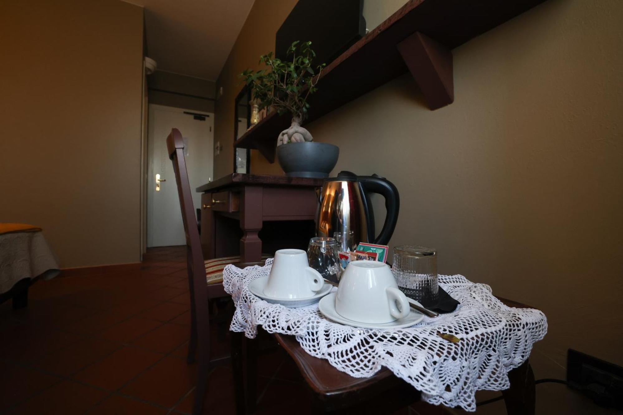 Hotel Florence Manerba del Garda Rum bild
